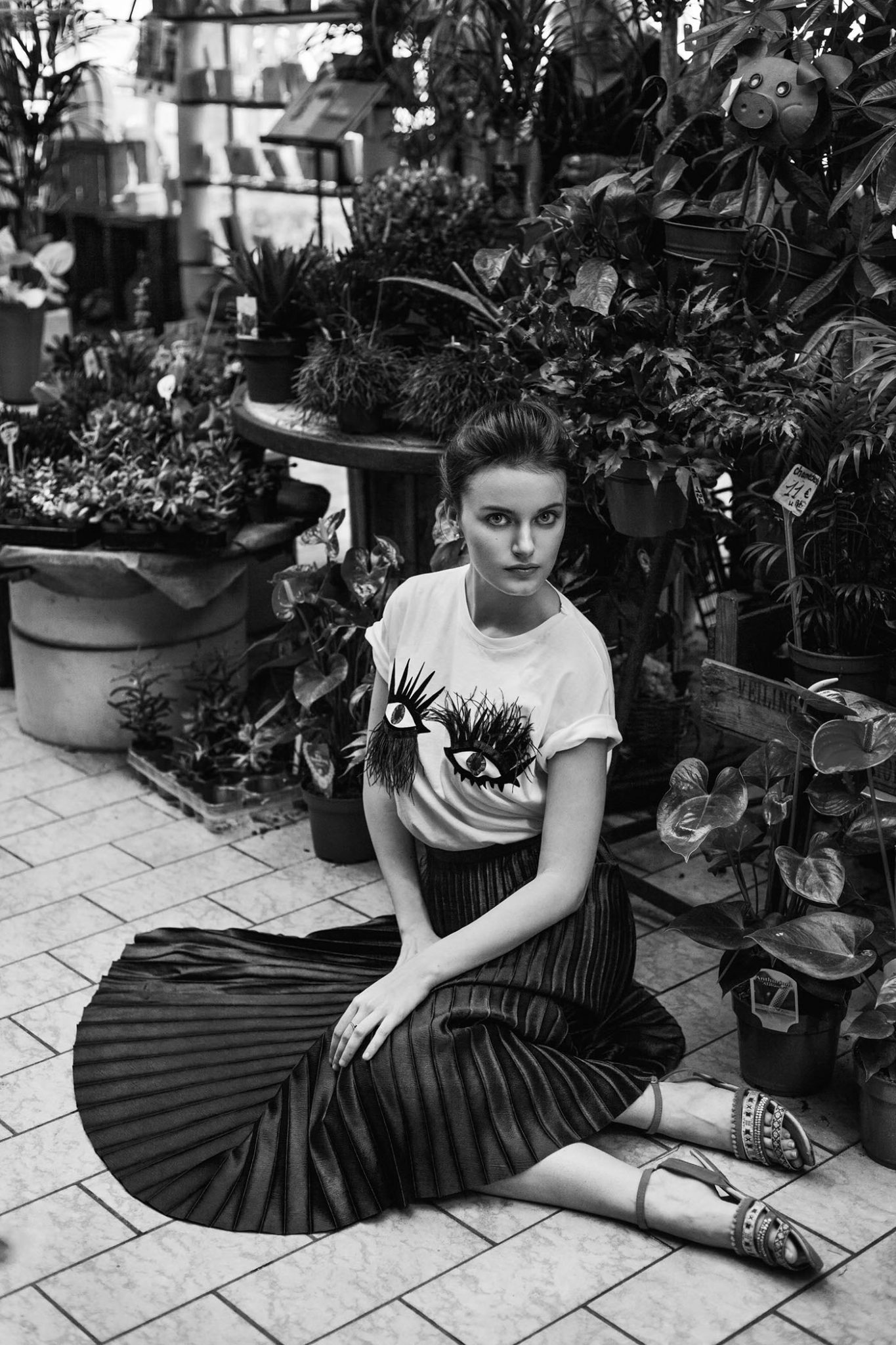 Flower market marion midnight photo le dernier etage magazine webzine fashion editorial story webditorial shooting paris  Flower market marion midnight photo le dernier etage magazine webzine fashion editorial story webditorial shooting paris